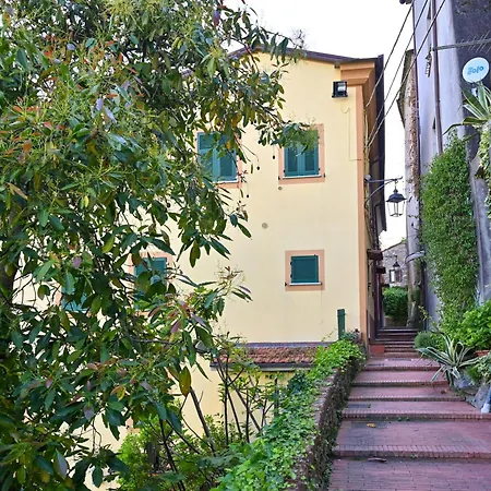Casa E Mansarda Delle Mura * Ameglia
